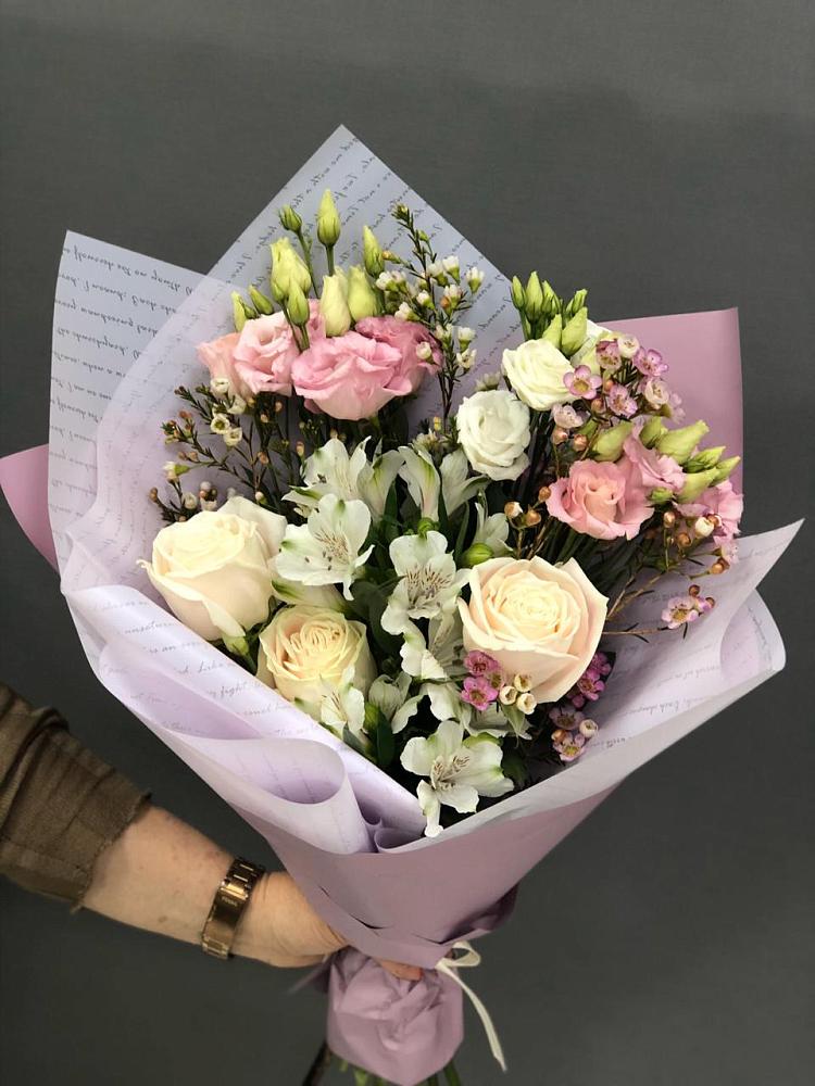 Букет цветов из: Альстромерии, Розы и Лизиантусы в Омутинское