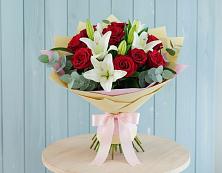 Букет цветов из:  Лилии и Розы в Омутинское