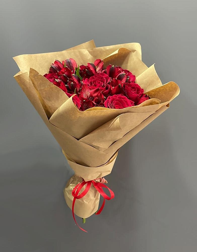 Букет цветов из: Альстромерии и Розы в Омутинское