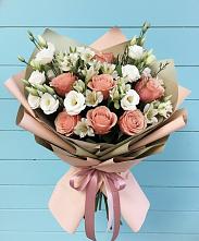 Букет цветов из:  Розы, Альстромерии и Лизиантусы в Омутинское