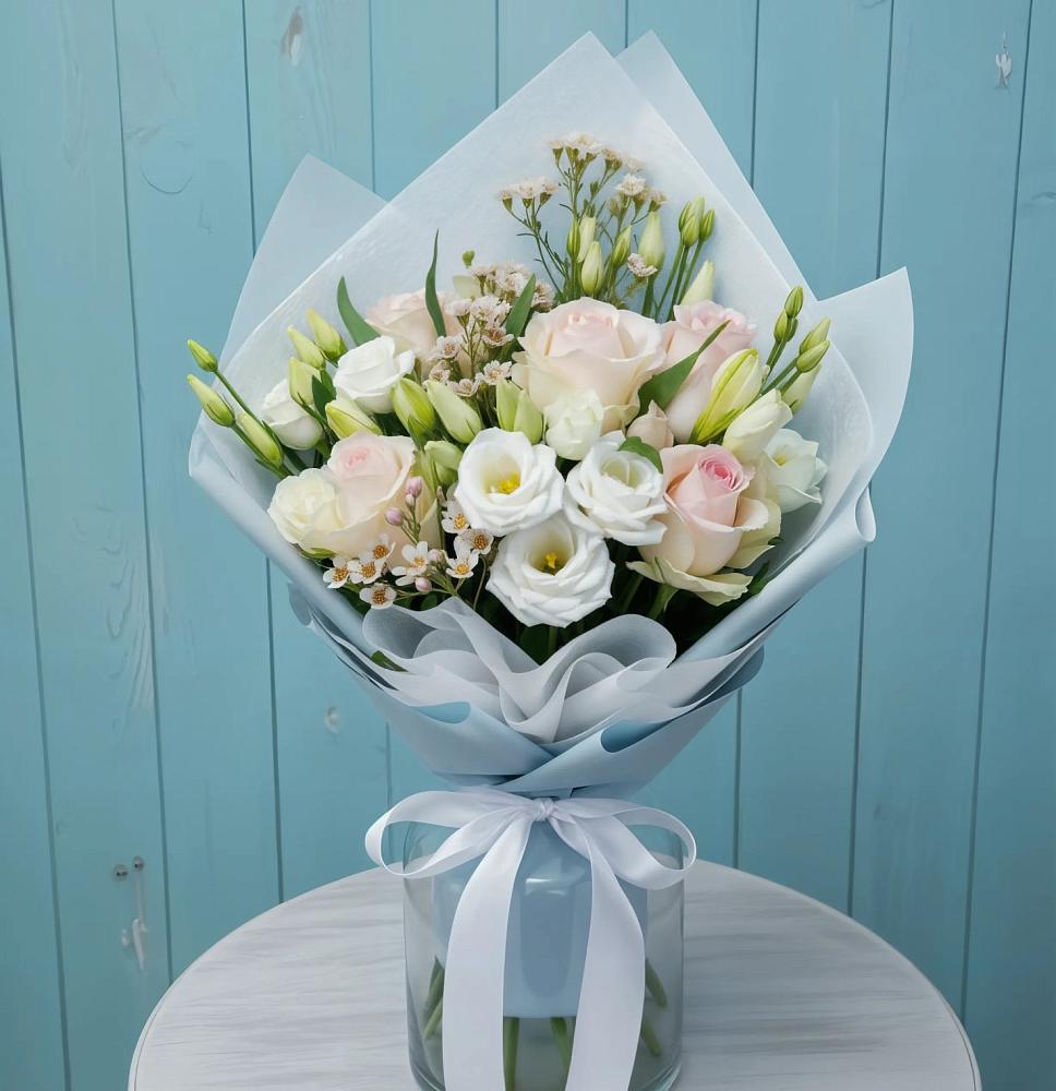 Букет цветов из: Розы и Лизиантусы в Омутинское