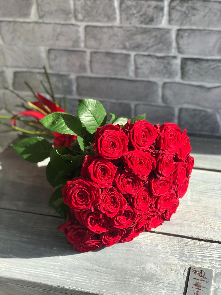 Букет Красные розы Фридом в Омутинское