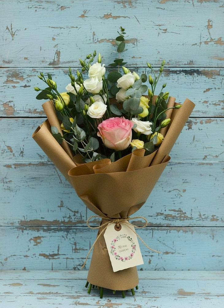 Букет цветов из: Розы и Лизиантусы в Омутинское