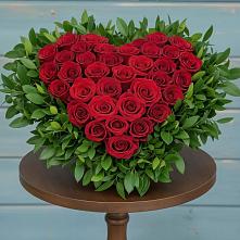 Цветочная композиция из Розы в виде сердца в Омутинское