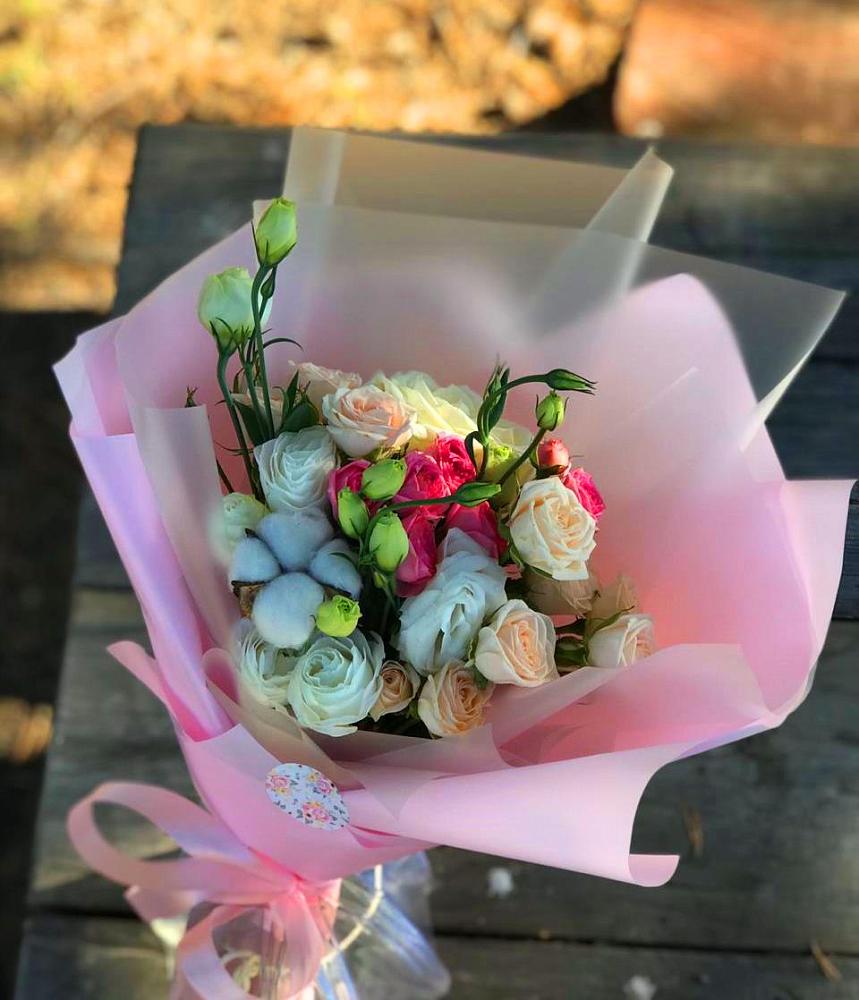 Букет цветов из: Розы и Лизиантусы в Омутинское