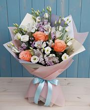 Букет цветов из:  Лизиантусы, Розы, Альстромерии и Гипсофила в Омутинское