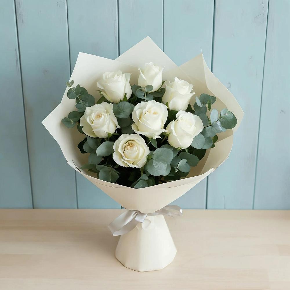 Букет Белые розы в Эвкалипте в Омутинское