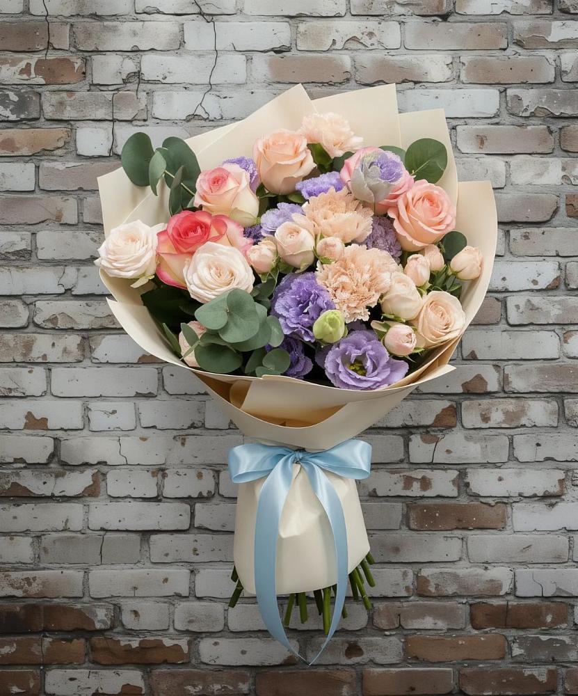 Букет цветов из: Розы, Лизиантусы и Гвоздики в Омутинское