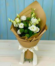 Букет цветов из:  Хризантемы и Лизиантусы в Омутинское