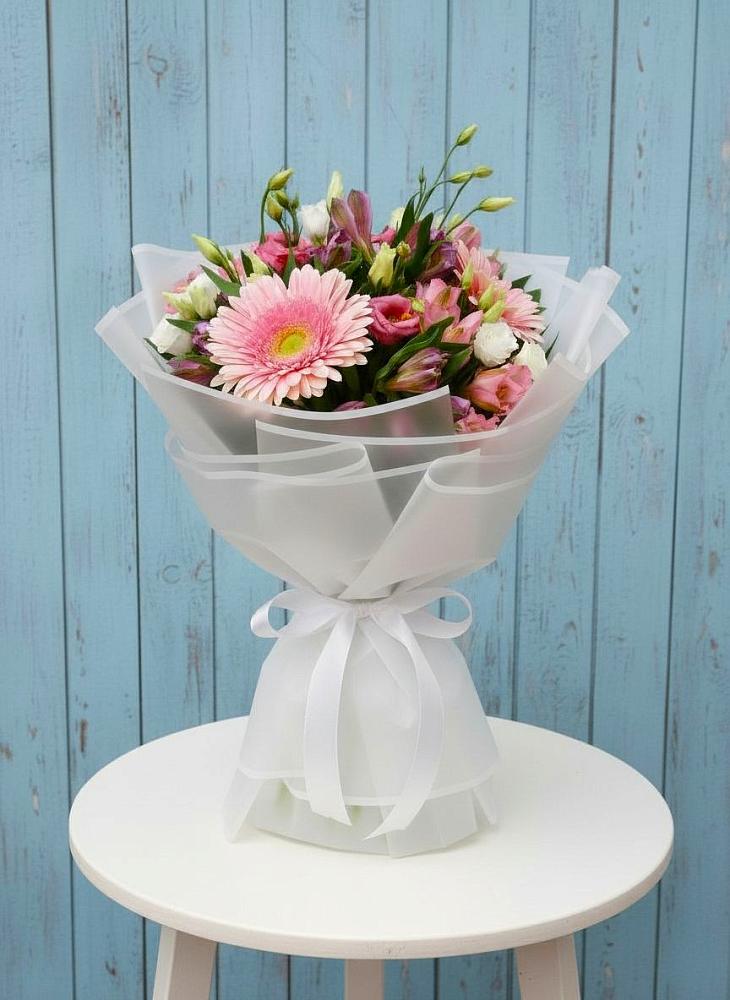 Букет цветов из: Герберы, Альстромерии и Лизиантусы в Омутинское