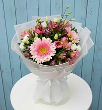 Букет цветов из:  Герберы, Альстромерии и Лизиантусы в Омутинское