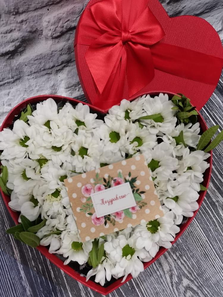 Цветочная композиция из Хризантемы в виде сердца в Омутинское