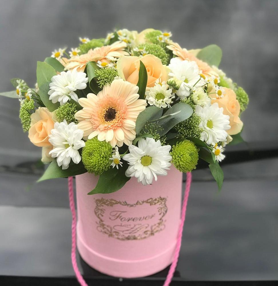 Цветочная композиция из Розы, Герберы и Хризантемы в шляпной коробке в Омутинское