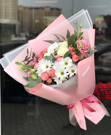 Букет цветов из: Розы, Лизиантусы и Хризантемы в Омутинское