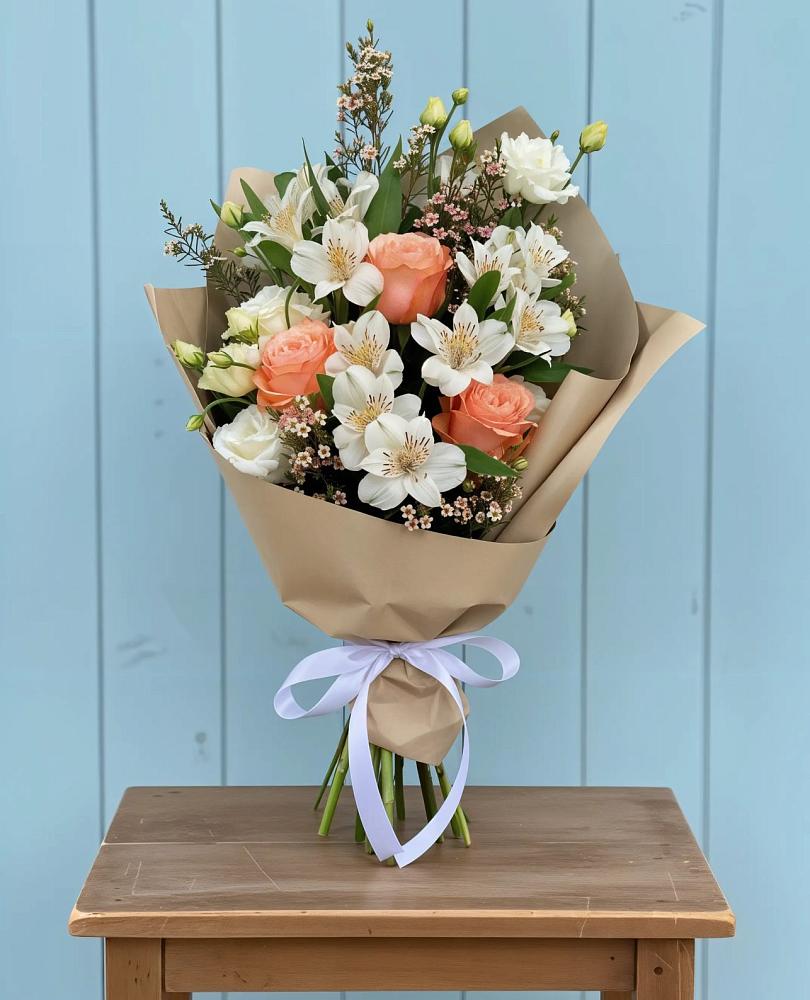 Букет цветов из: Альстромерии, Лизиантусы, Розы и Хризантемы в Омутинское