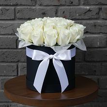 Цветочная композиция из Розы в шляпной коробке в Омутинское