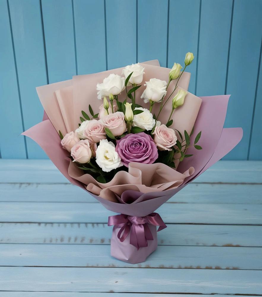 Букет цветов из: Розы и Лизиантусы в Омутинское